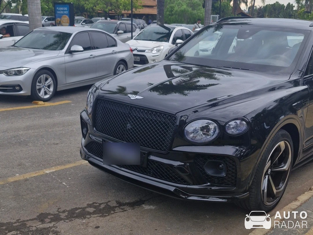 Bentley Bentayga V8 spotted in Brasília, Brazil