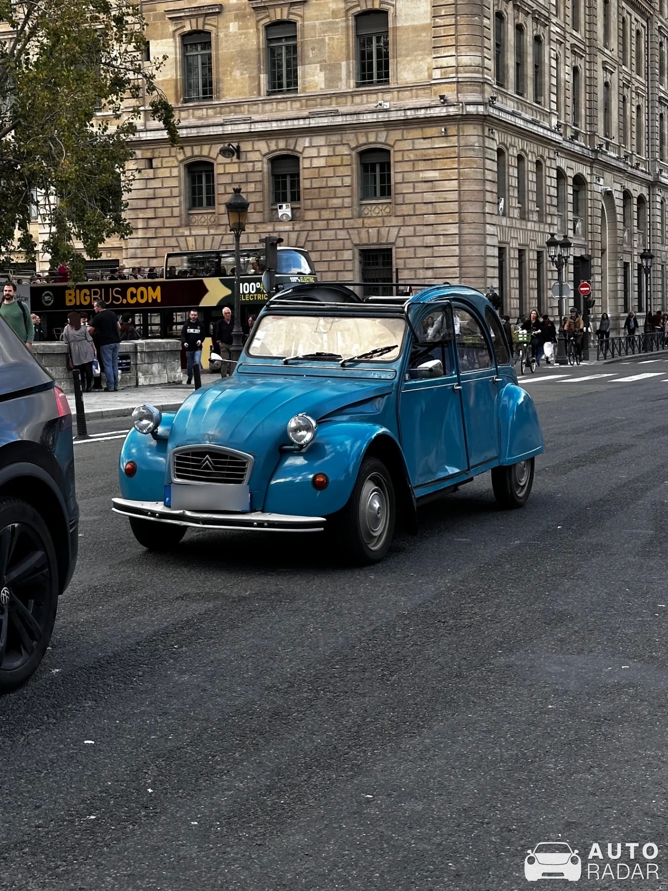 Citroën 2CV spotted in Paris, France