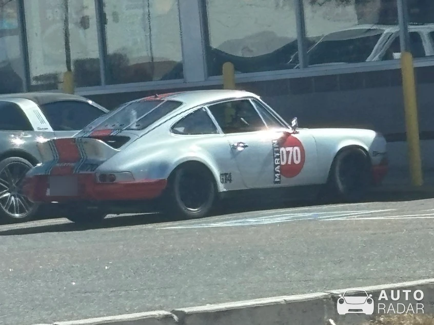 Porsche 911 Carrera RS 2.7 spotted in Castle Rock