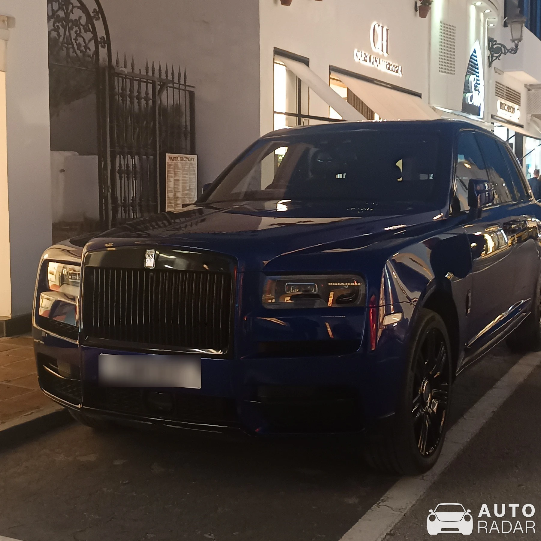 Rolls-Royce Cullinan Black Badge spotted in Marbella, España