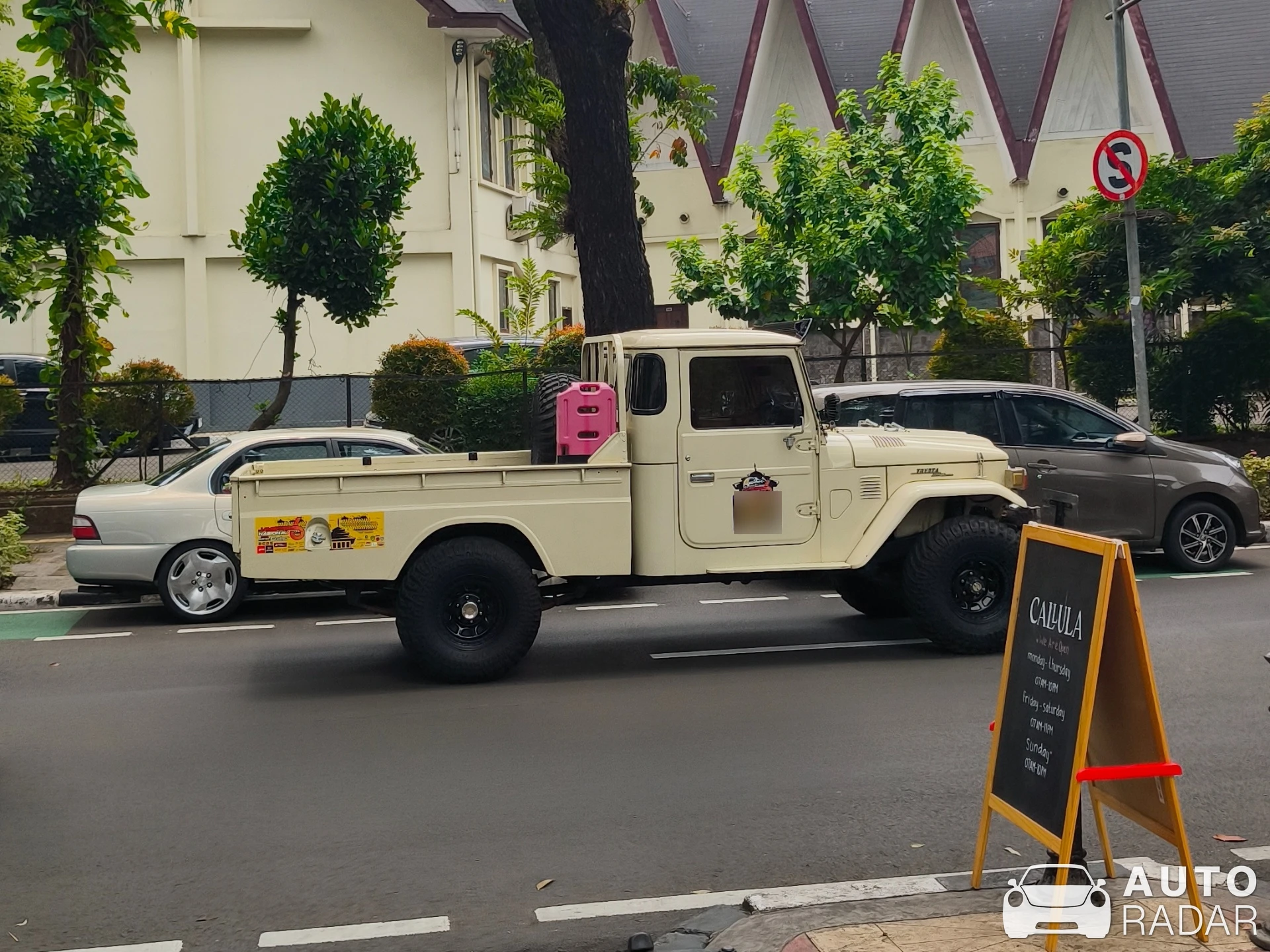 Toyota FJ45 spotted in Jakarta