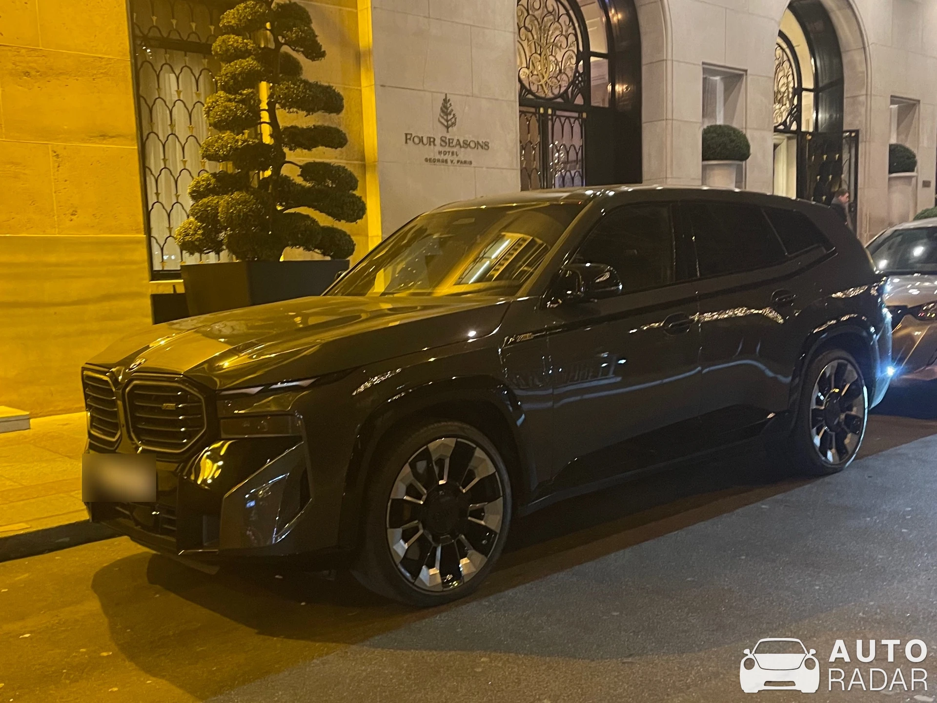 BMW XM G09 spotted in Paris, France