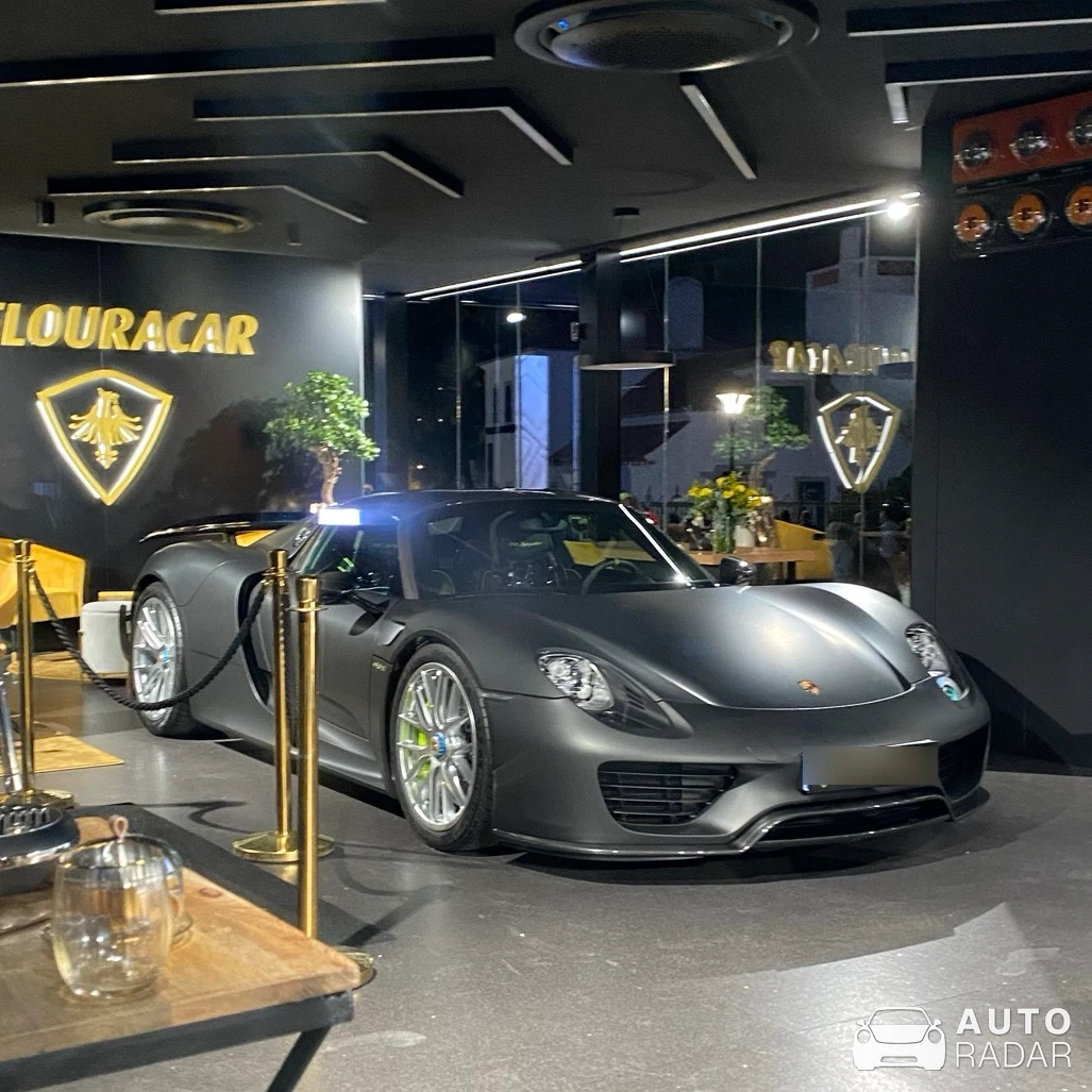 Porsche 918 Spyder spotted in Cascais, Portugal