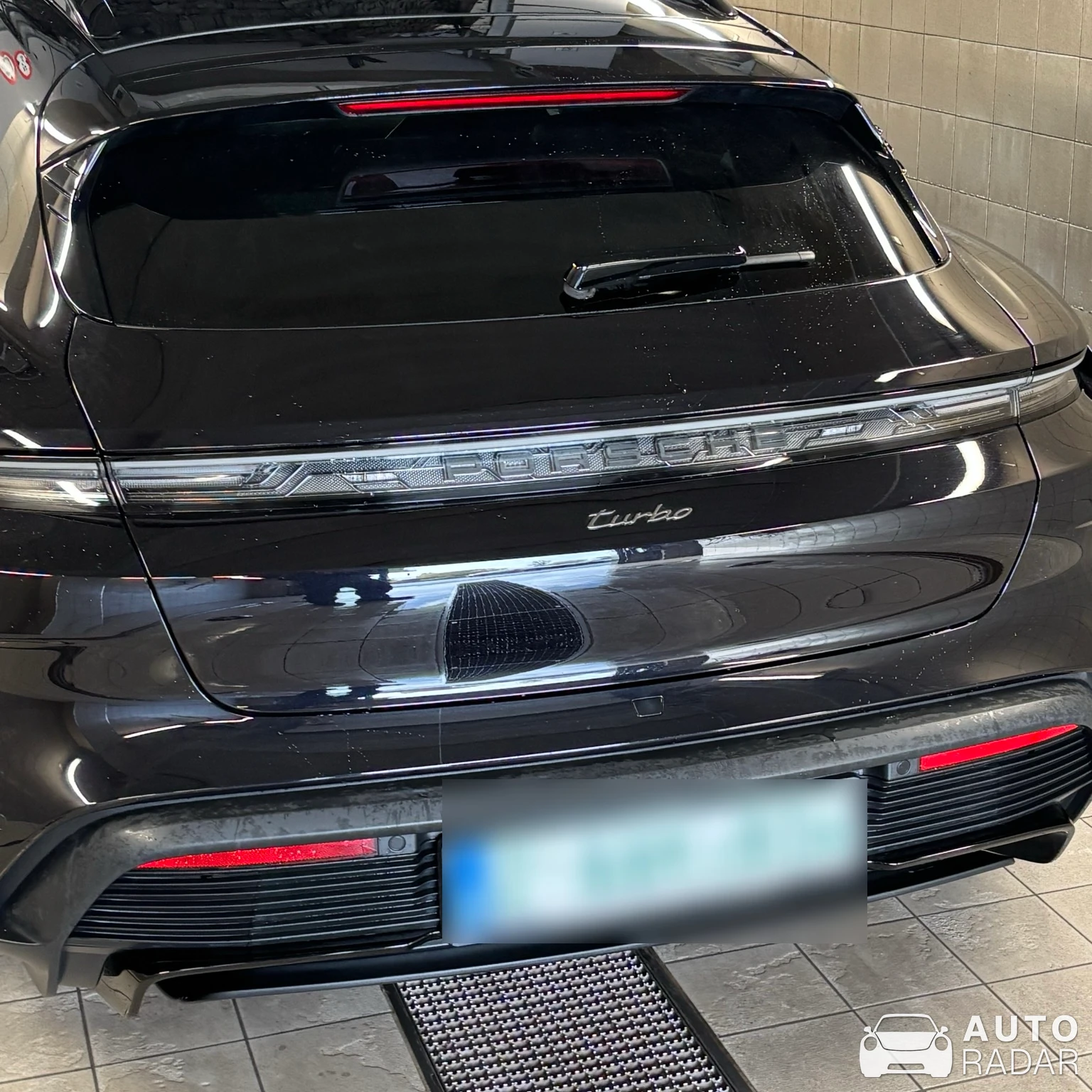 Porsche Taycan Turbo Cross Turismo spotted in Ingelmunster