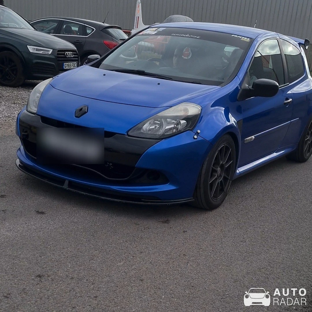Renault Clio 2 Cup spotted in Broughton