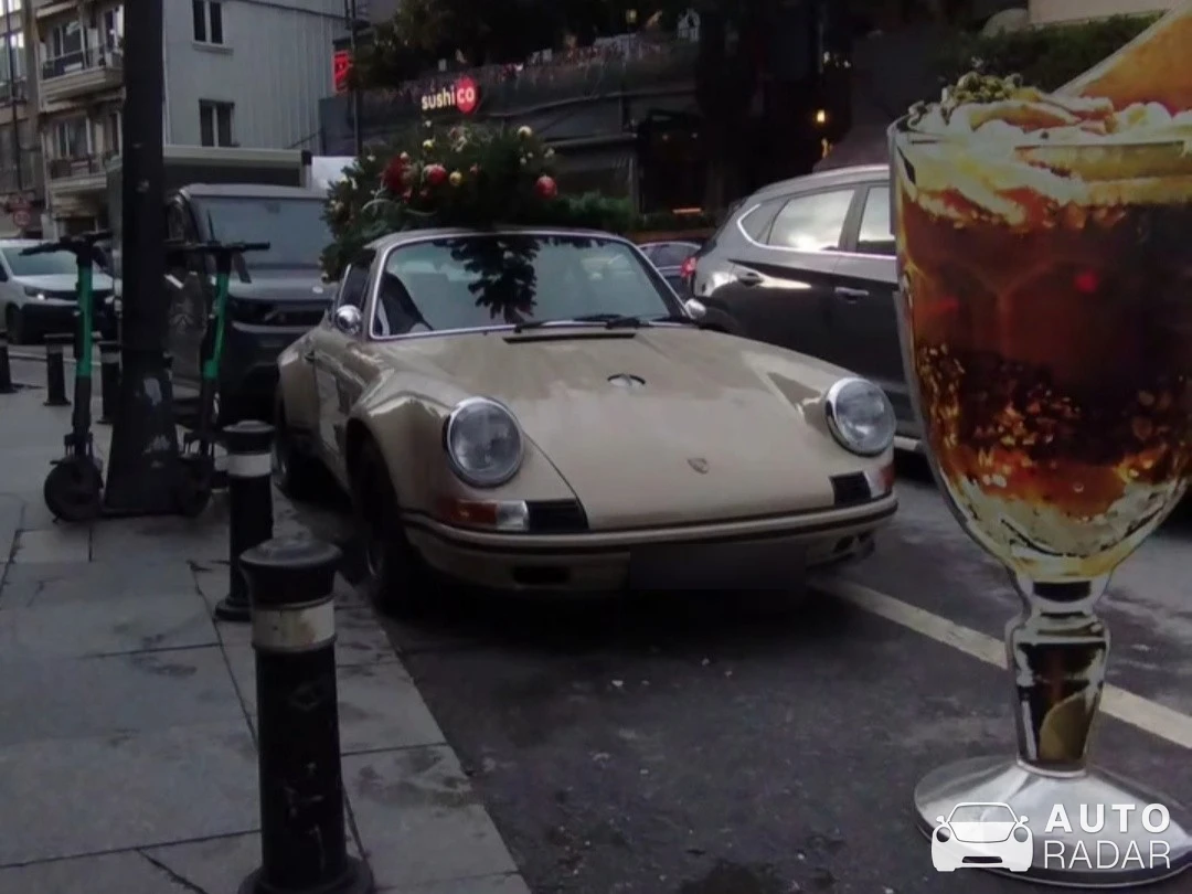 Porsche 911 E Targa spotted in Beşiktaş