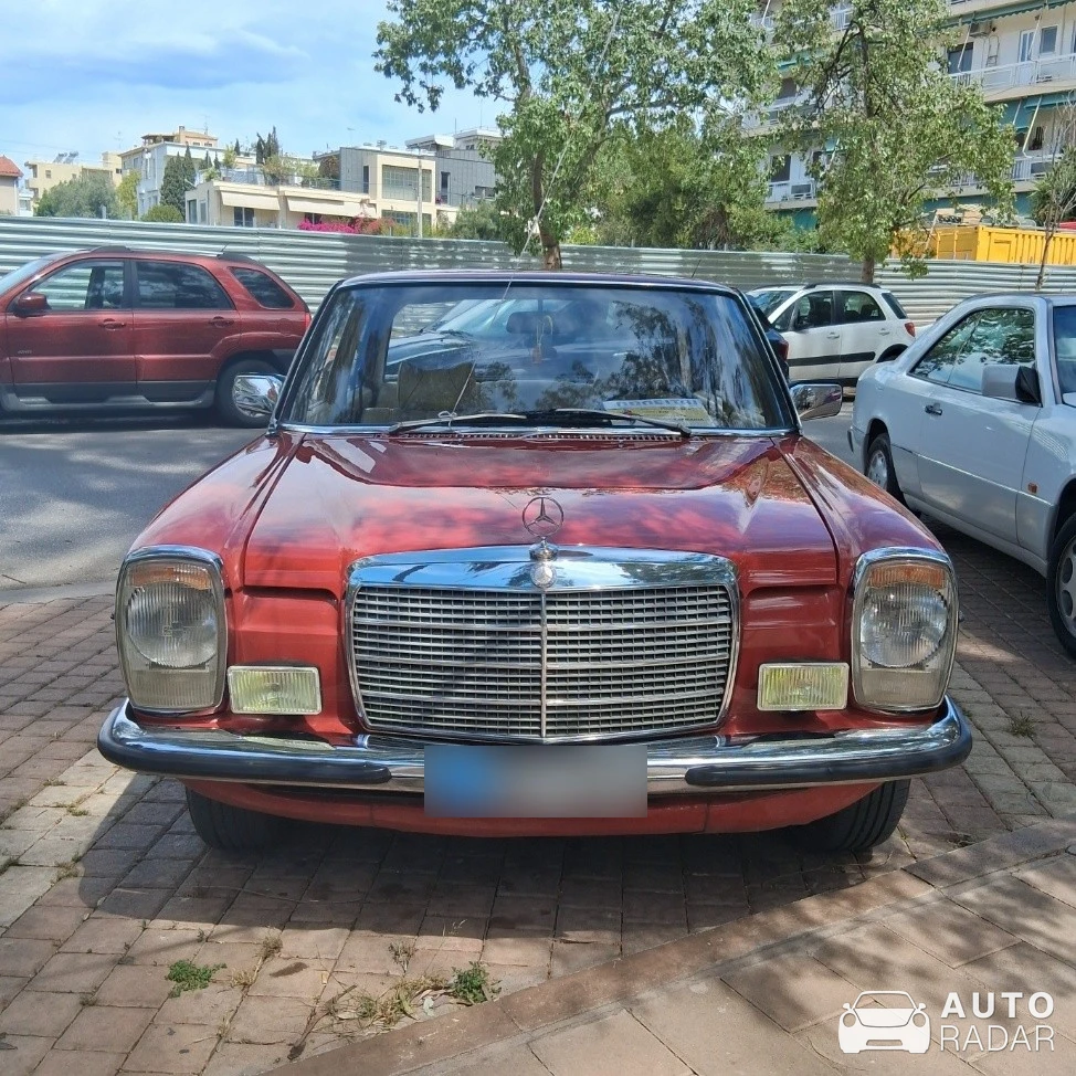 Mercedes-Benz 230 S spotted in Glyfada, Greece