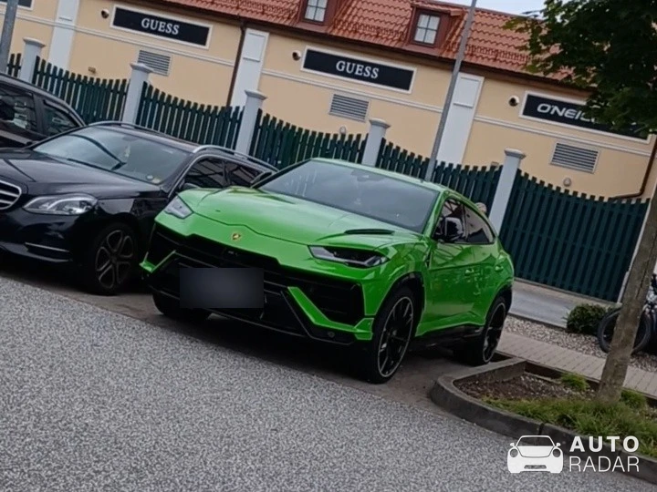 Lamborghini Urus spotted in Neumünster