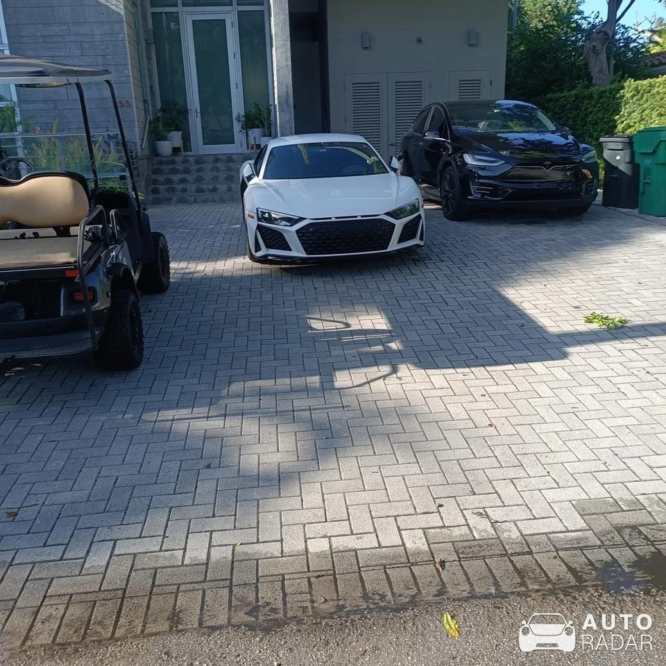 Audi R8 V10 spotted in Key Biscayne, United States