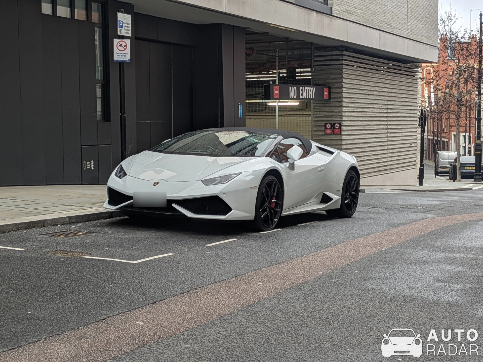 Lamborghini Huracán LP610-4 Spyder spotted in London, United Kingdom