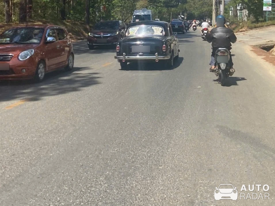 Mercedes-Benz Ponton spotted in Xuân Hương - Đà Lạt