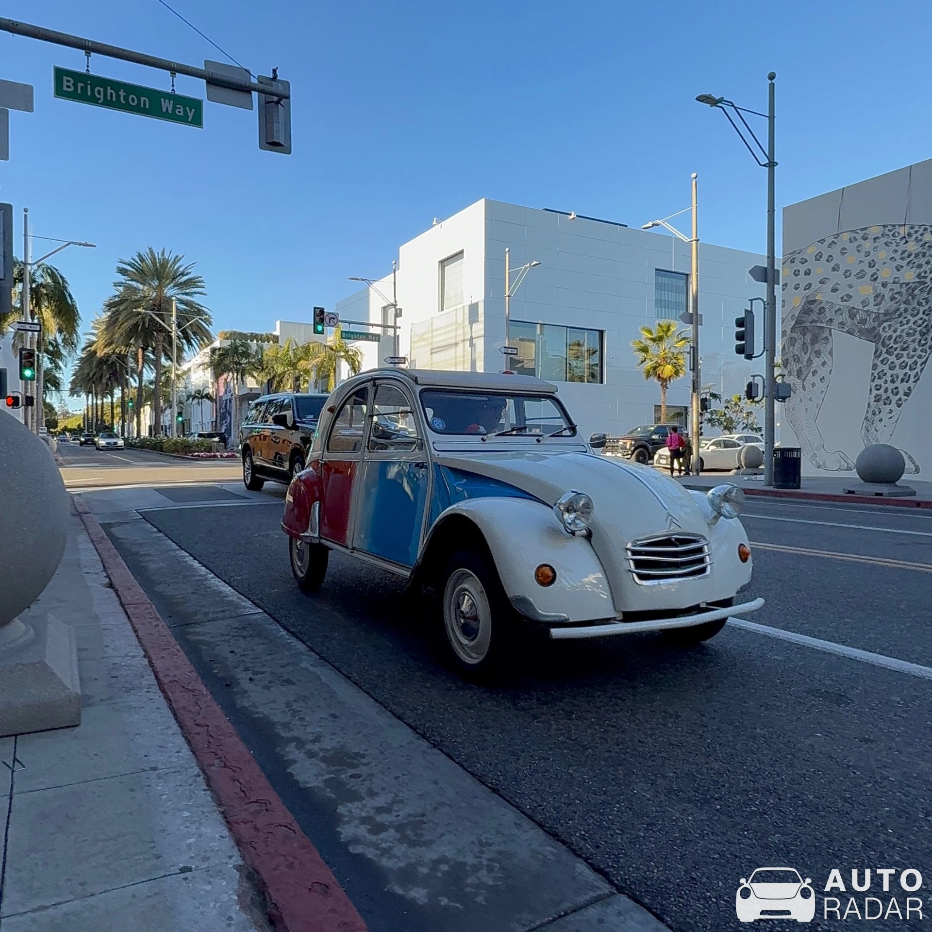 Citroën 2CV spotted in Beverly Hills, United States