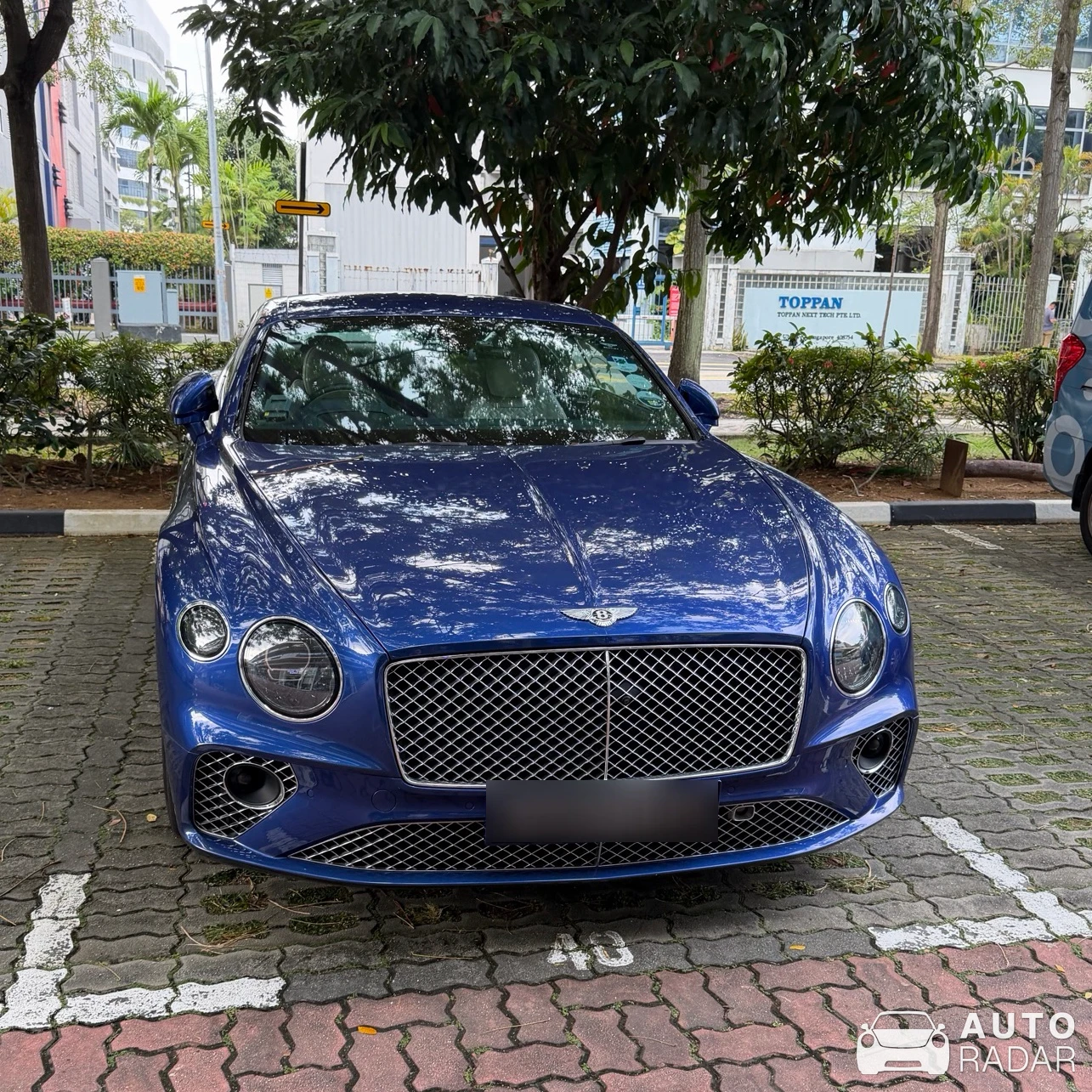 Bentley Continental GT spotted in Singapore, 싱가포르