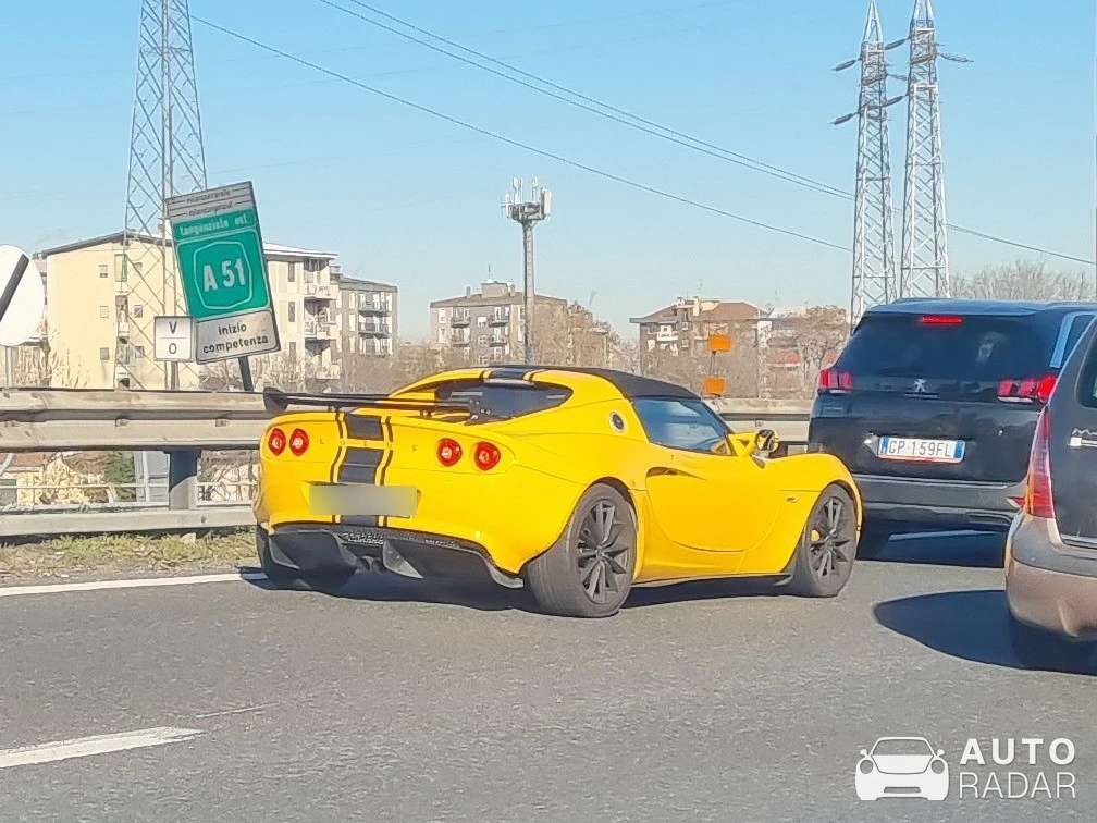 Lotus Elise S2 spotted in Milano, Italia