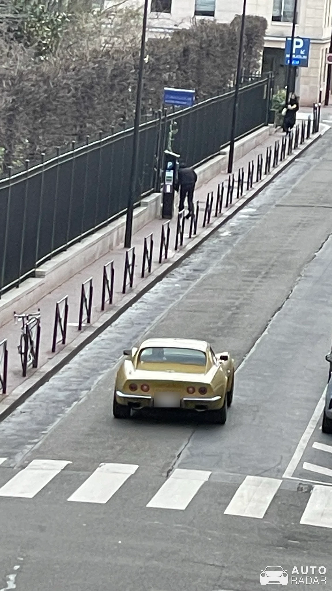 Chevrolet Corvette C2 spotted in Levallois-Perret, France