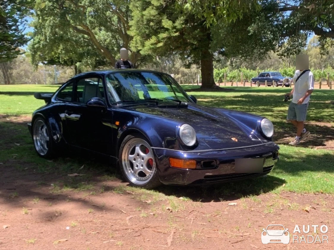 Porsche 911 Carrera 3.2 spotted in Middle Swan, Australia