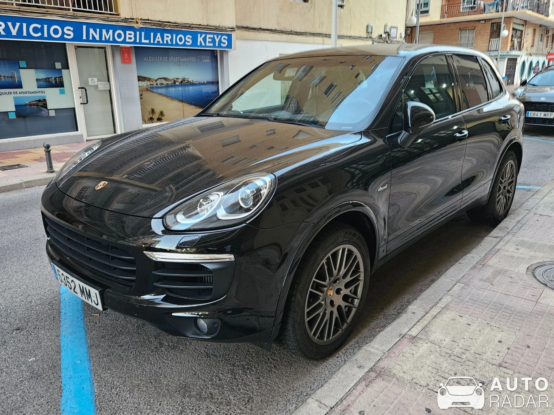 Porsche Cayenne Diesel spotted in Cullera, España