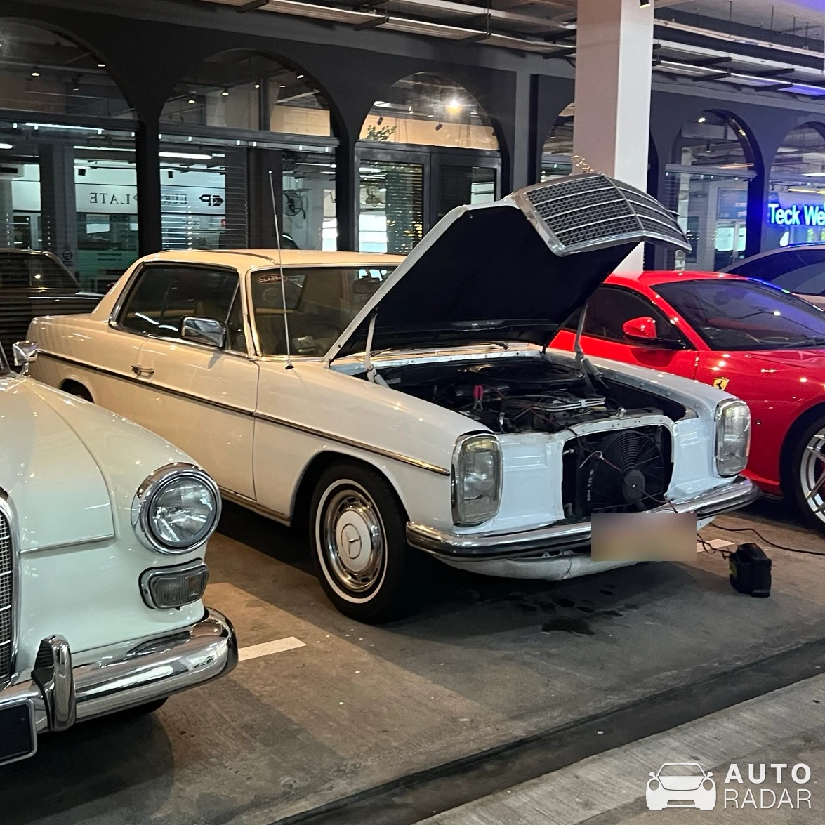 Mercedes-Benz 280C W114 spotted in Singapore