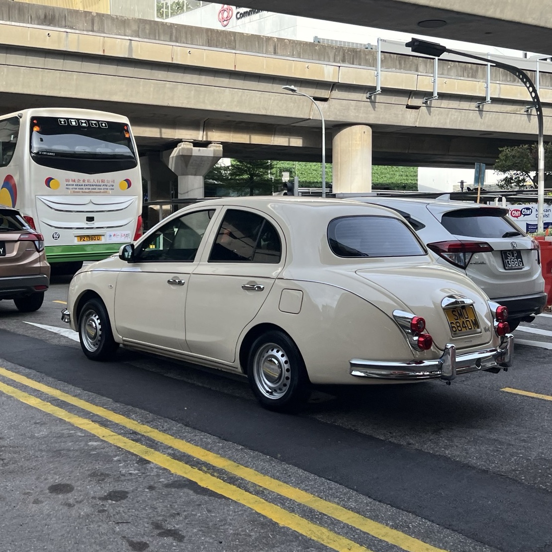 Mitsuoka Viewt