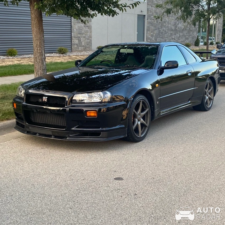 Nissan Skyline R34 GT-R spotted in Green Bay