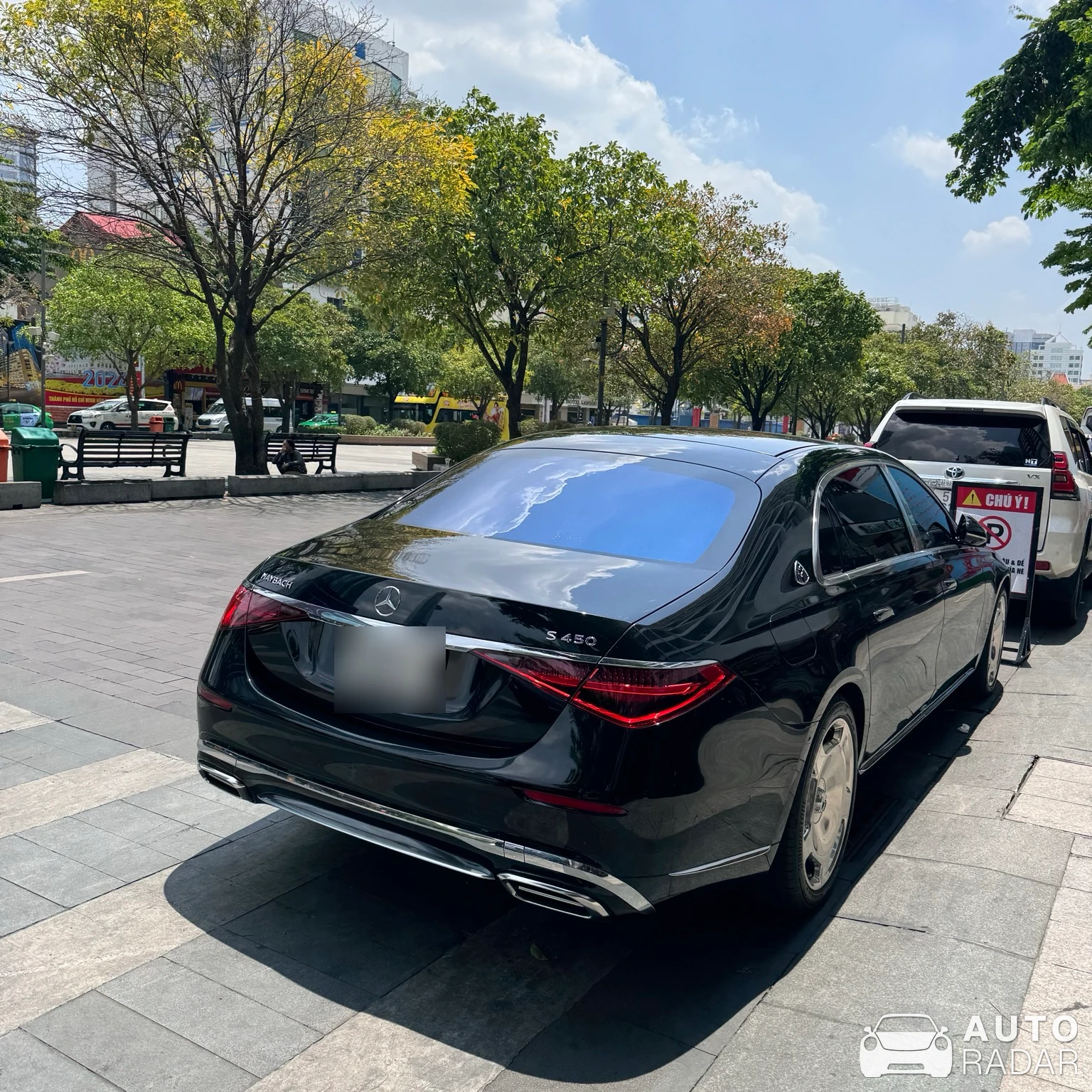 Mercedes-Maybach S 480 spotted in Quận 1, Vietnam