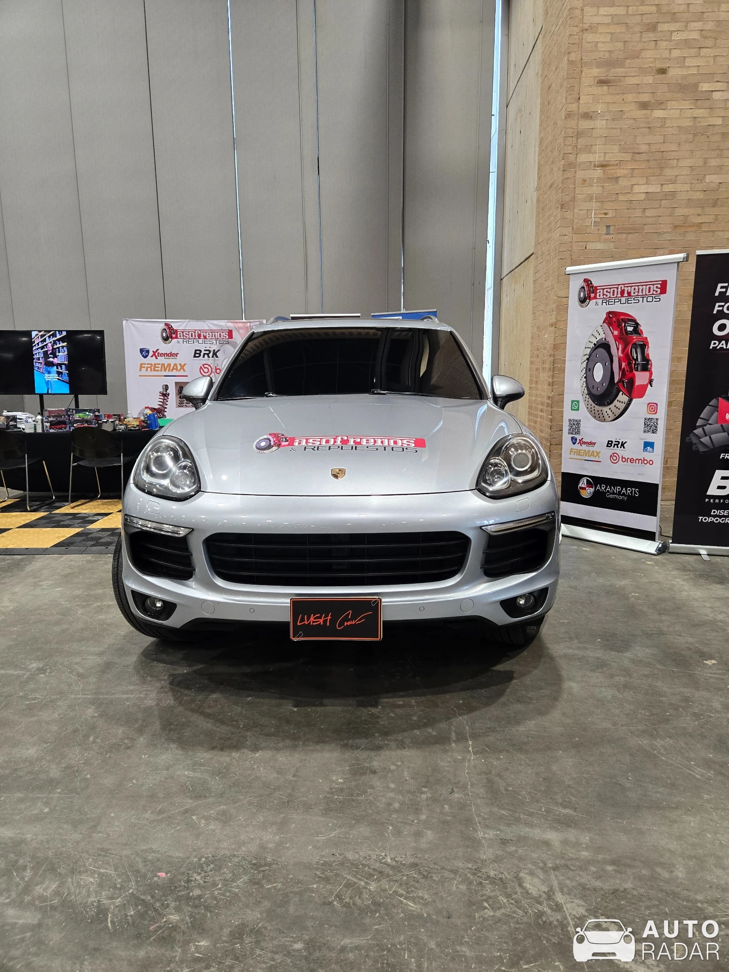 Porsche Cayenne spotted in Bogotá, Colombia