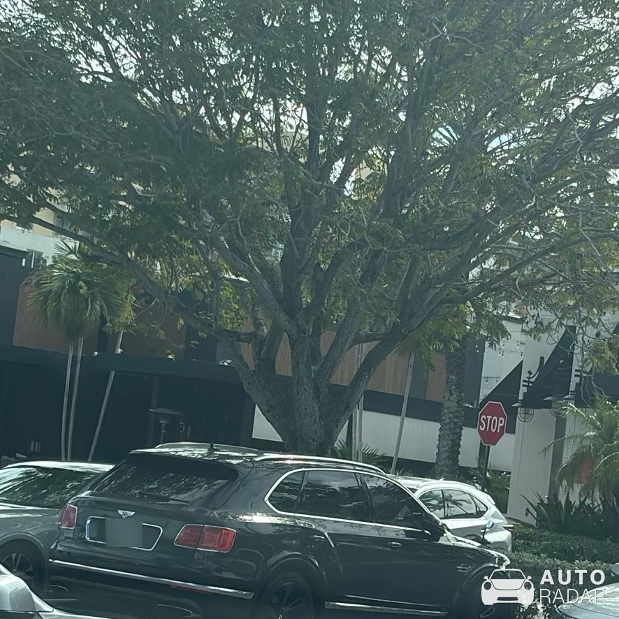 Bentley Bentayga spotted in Aventura, United States