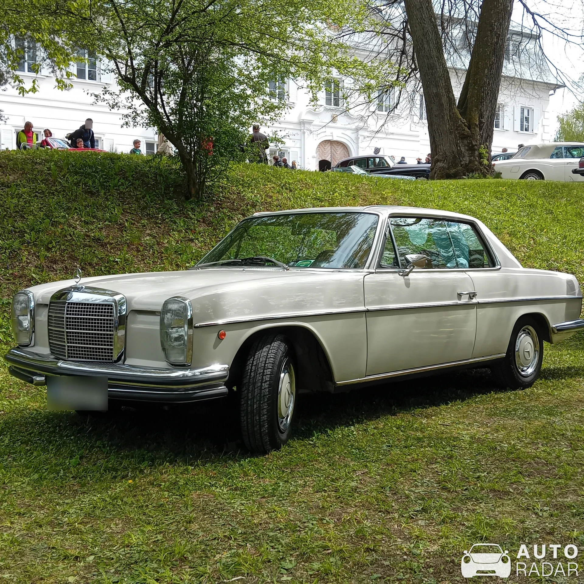 Mercedes-Benz 250CE W114 spotted in Gbeľany
