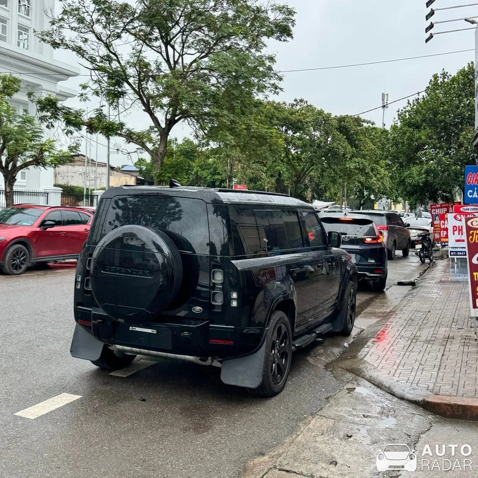 Land Rover Defender 110 spotted in Thành phố Thái Nguyên, Việt Nam