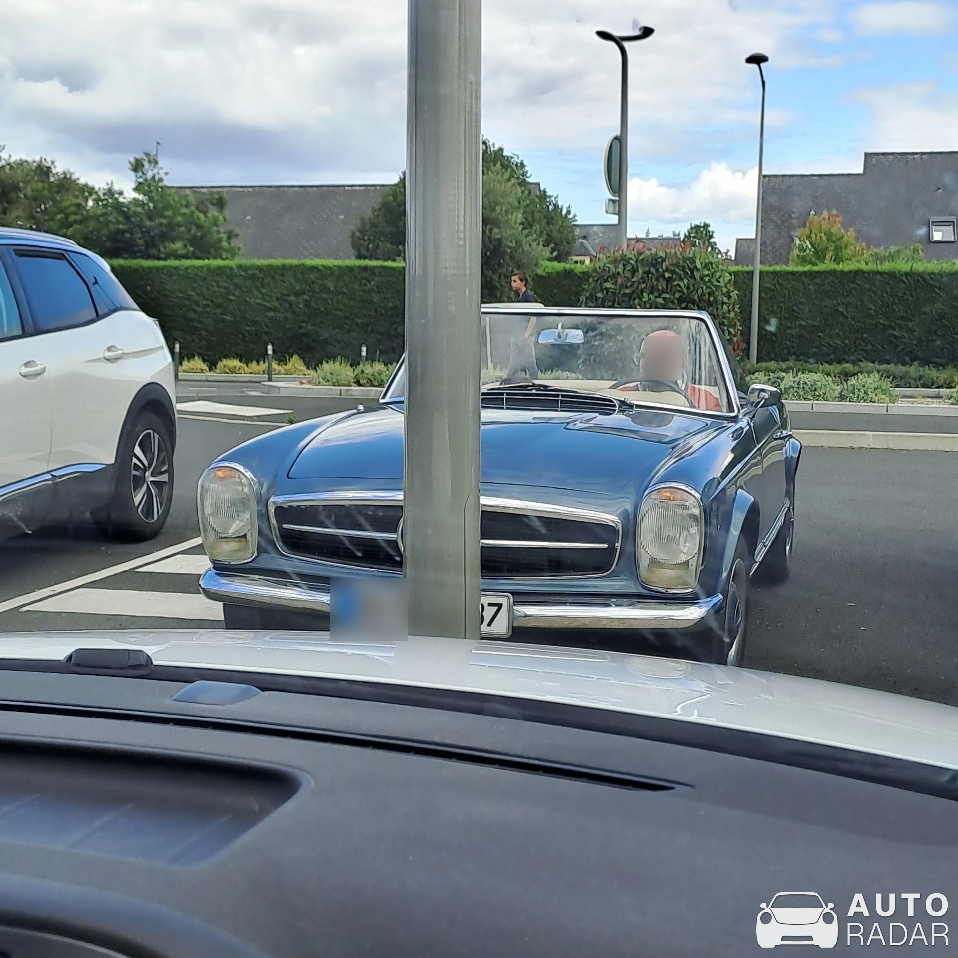 Mercedes-Benz 280 SL spotted in Fondettes, France