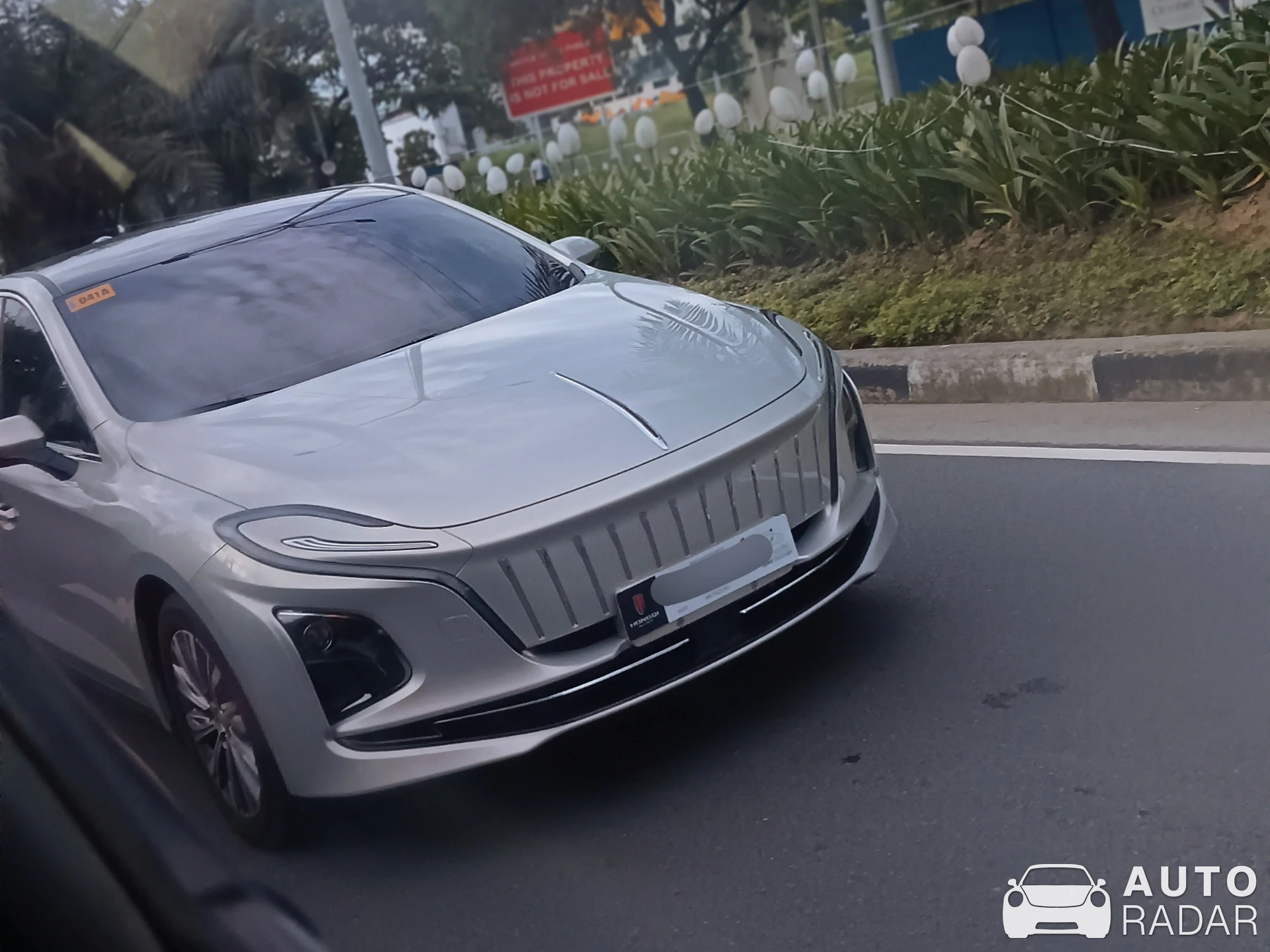 Hongqi E-HS9 spotted in Quezon City