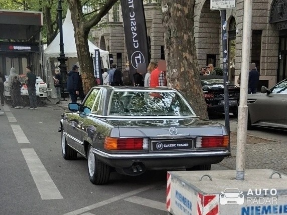 Mercedes-Benz SL 380 R107 spotted in Berlin