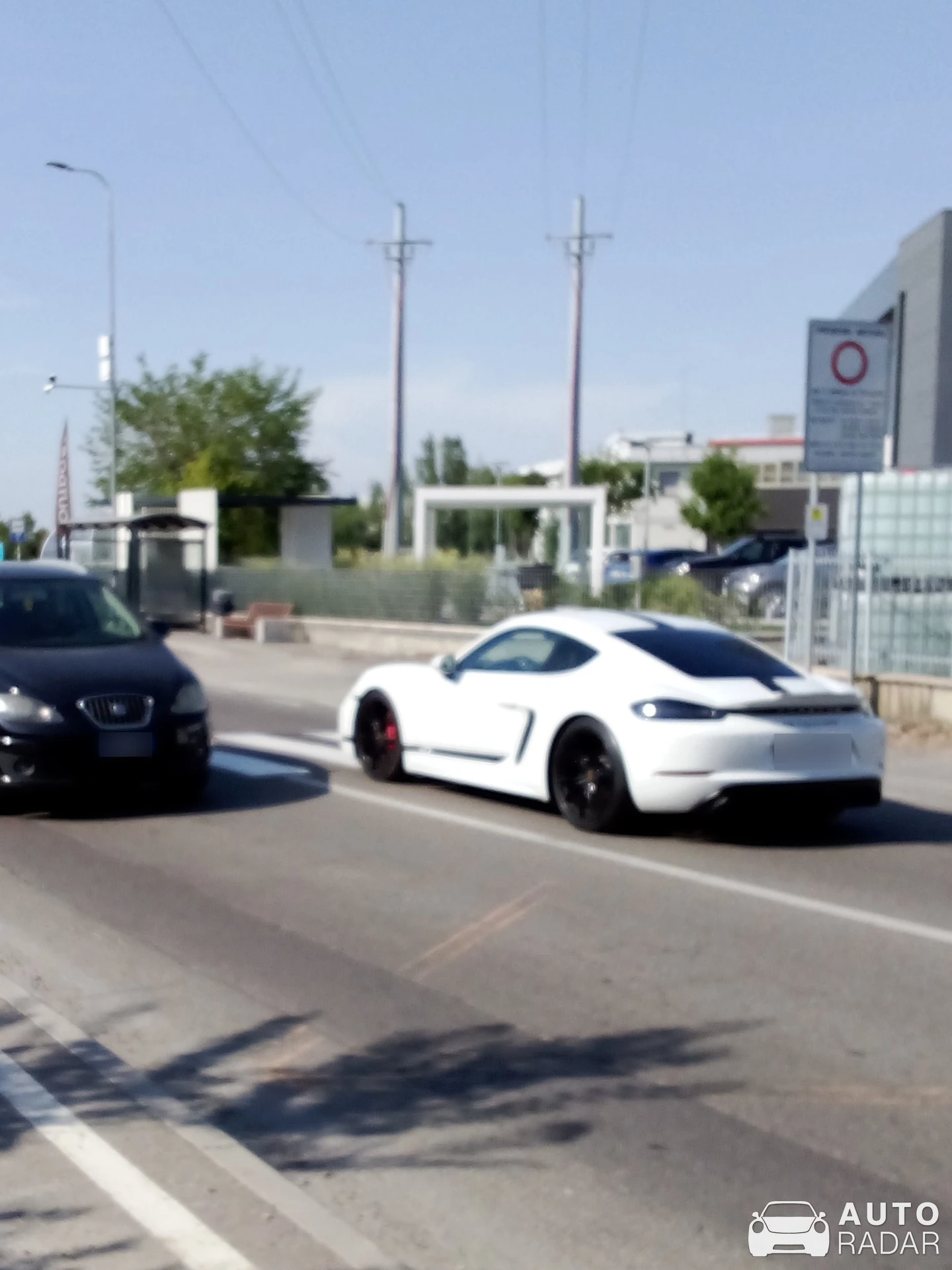 Porsche 718 Cayman T spotted in Maranello
