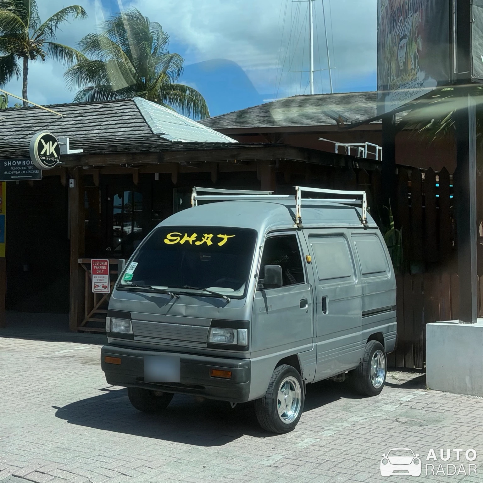 Daihatsu Hijet spotted in Simpson Bay