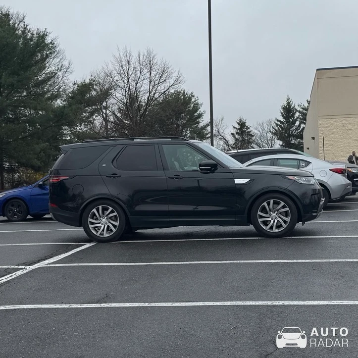 Land Rover Discovery spotted in Clinton