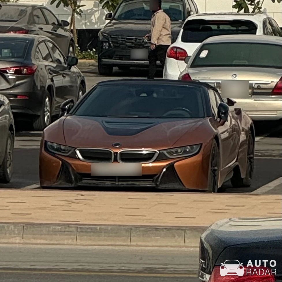 BMW i8 Roadster spotted in Riyadh, Saudi Arabia