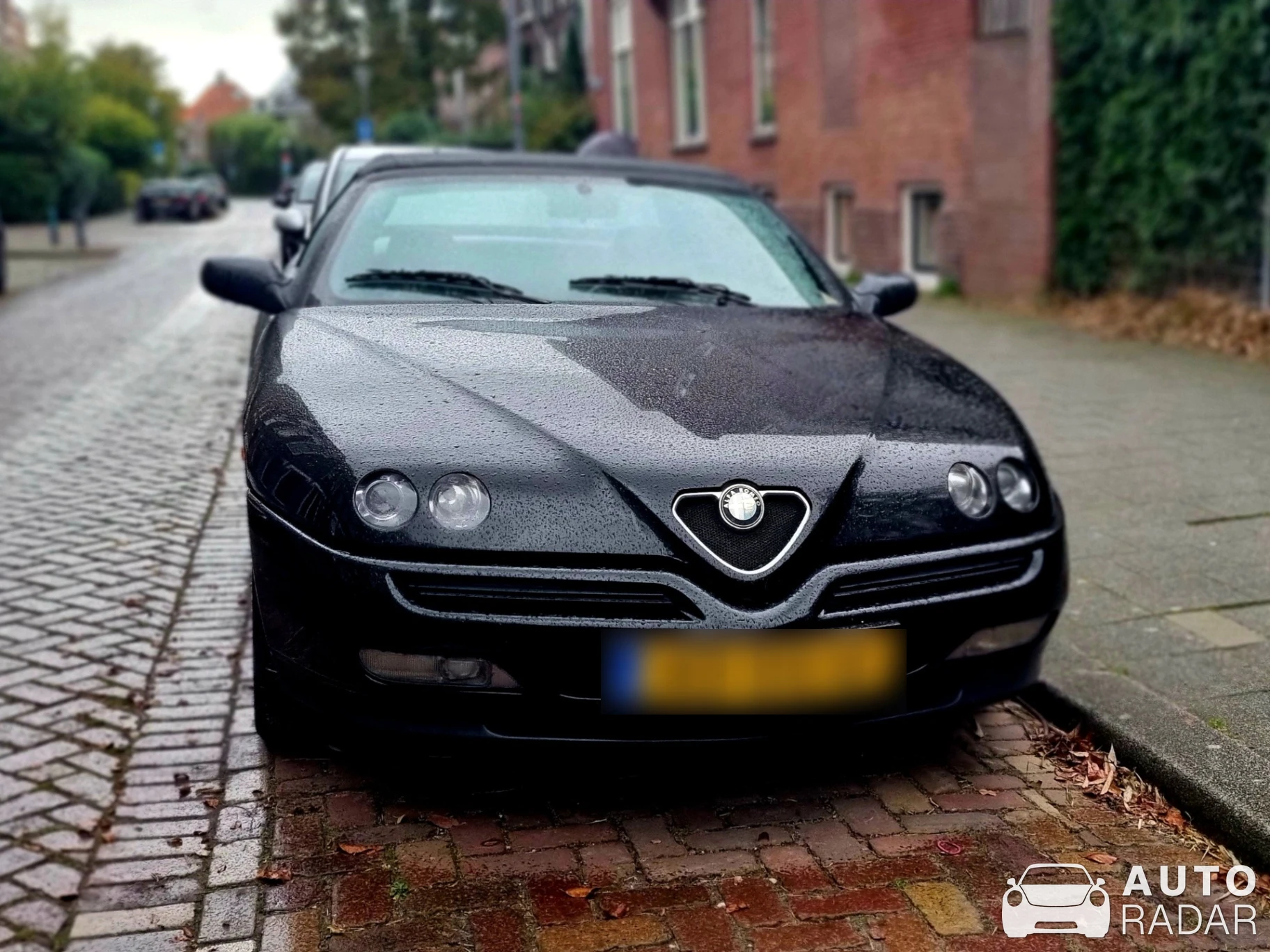 Alfa Romeo Spider 2.0i spotted in Rotterdam, Netherlands