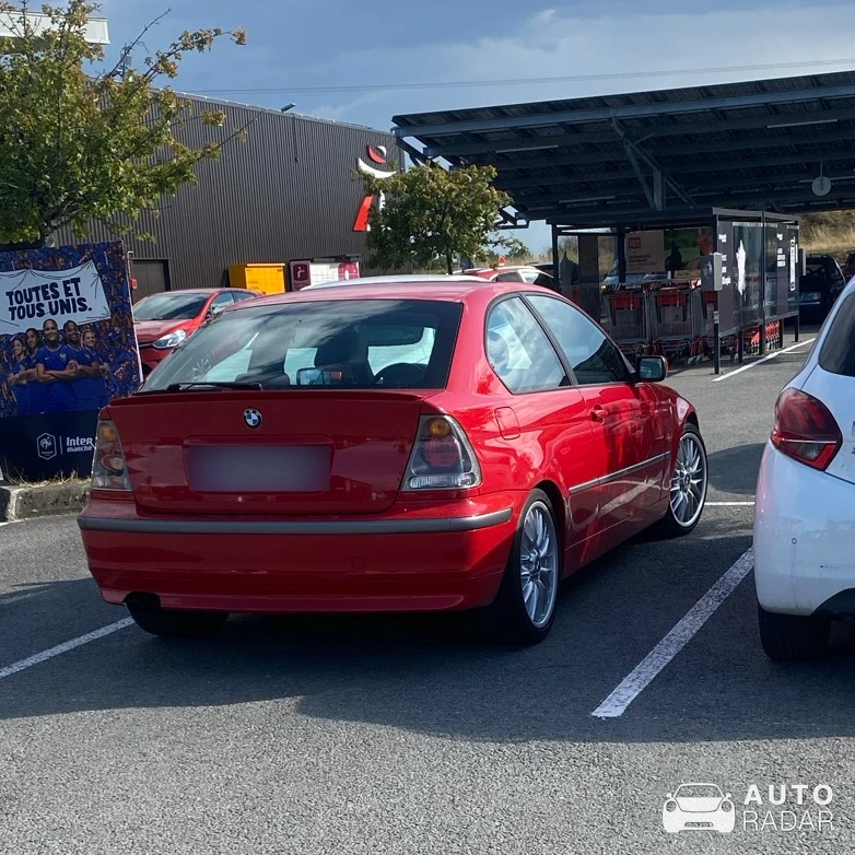 BMW 3 Series E46 spotted in Saint-Pierre-du-Palais