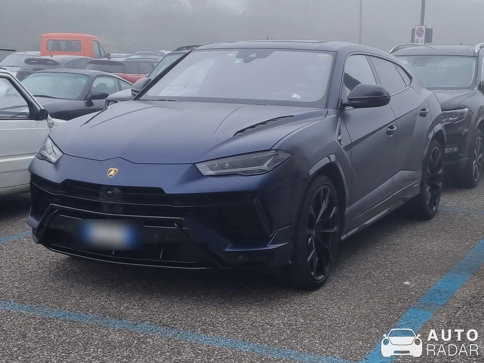 Lamborghini Urus S spotted in Rho, Italia