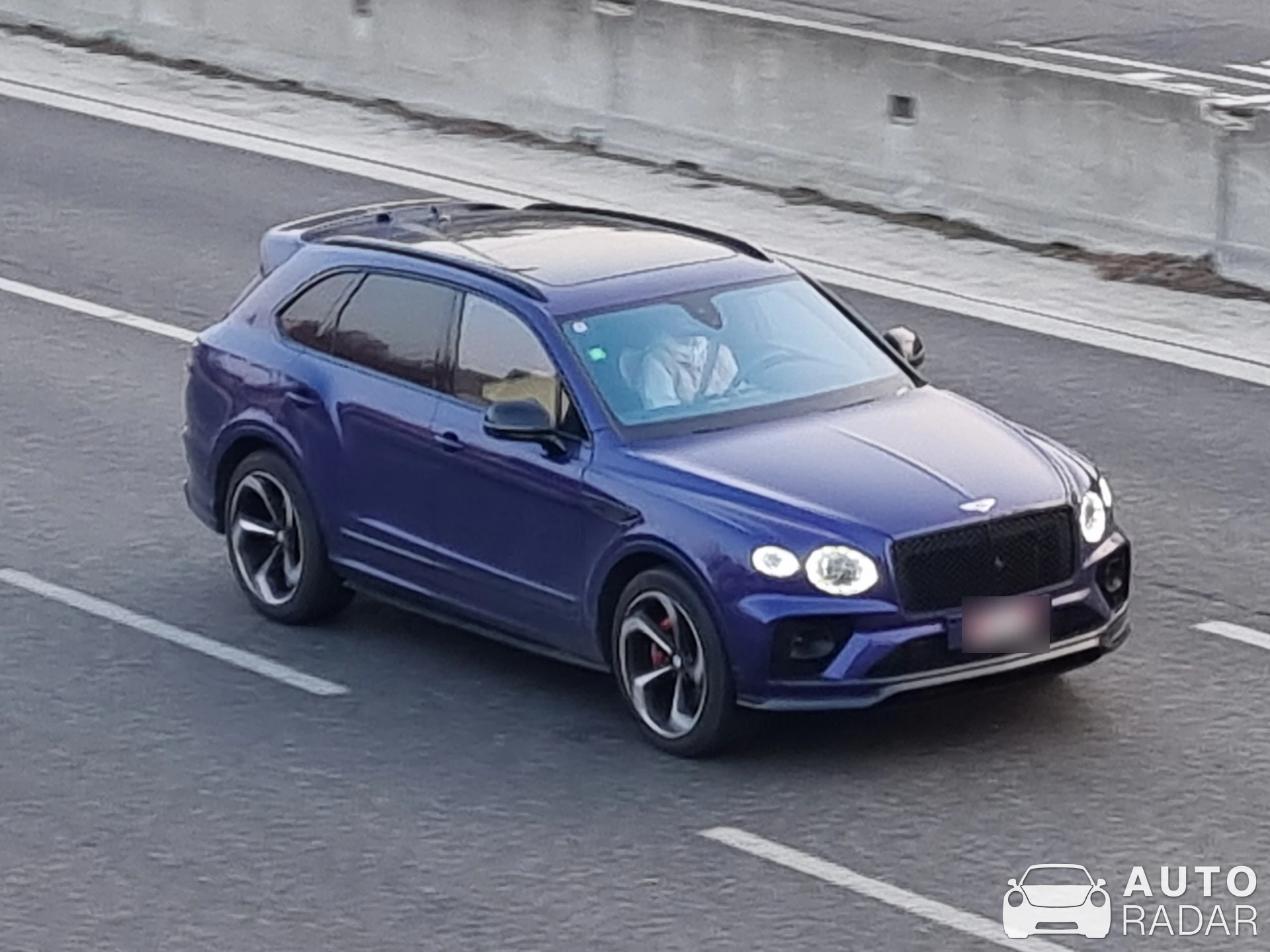 Bentley Bentayga spotted in Milano, Italia