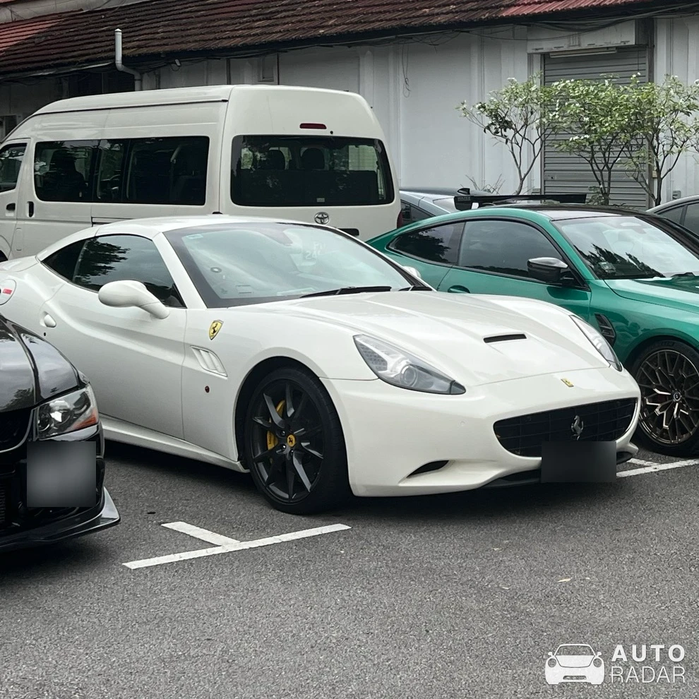 Ferrari California spotted in Singapore, Singapore