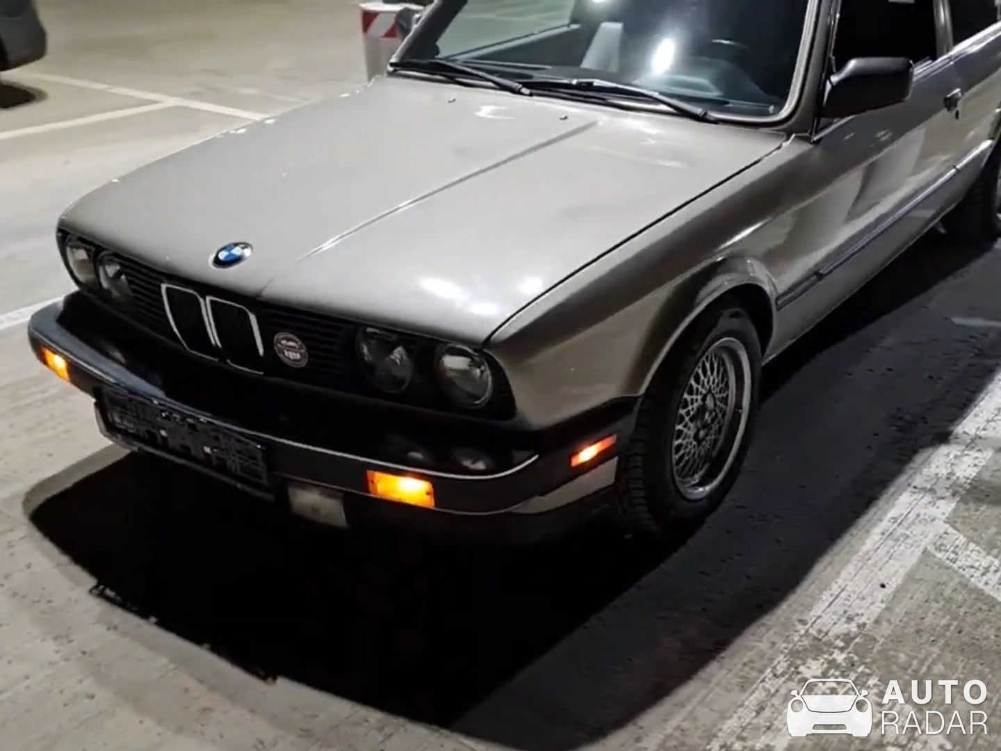 BMW 3 Series E30 spotted in Târgu Mureș, Romania