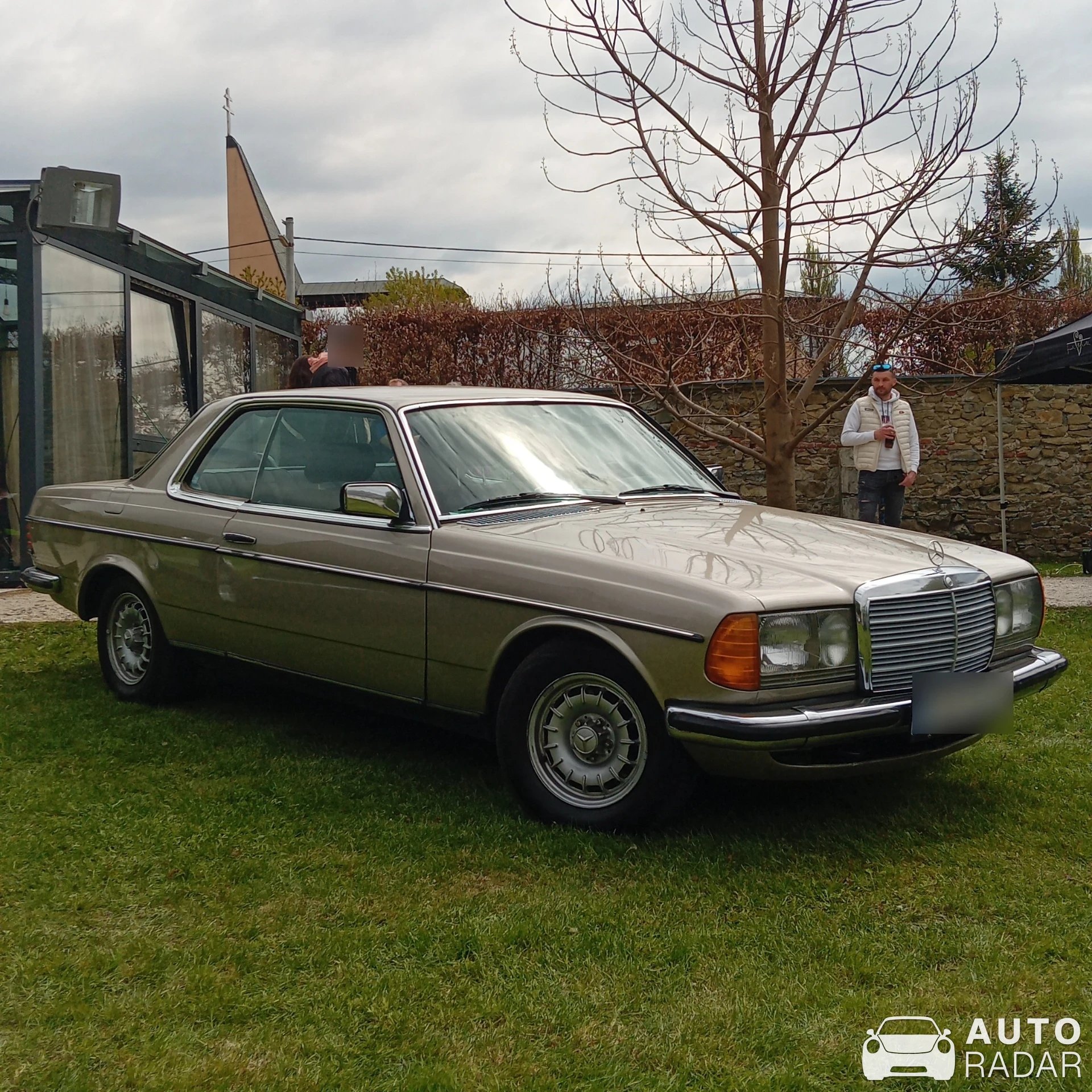 Mercedes-Benz 280 CE spotted in Gbeľany