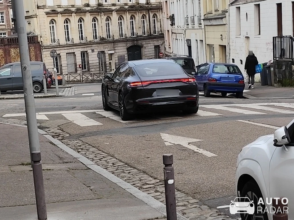 Porsche 970 Panamera 4 spotted in Rouen, France