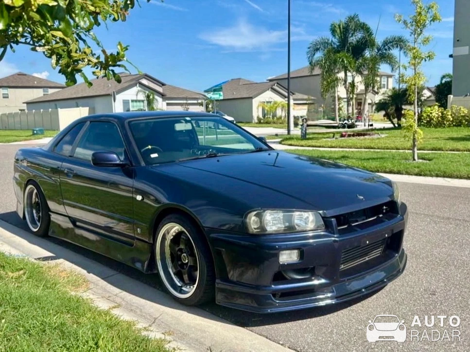 Nissan Skyline R34 spotted in Tavares