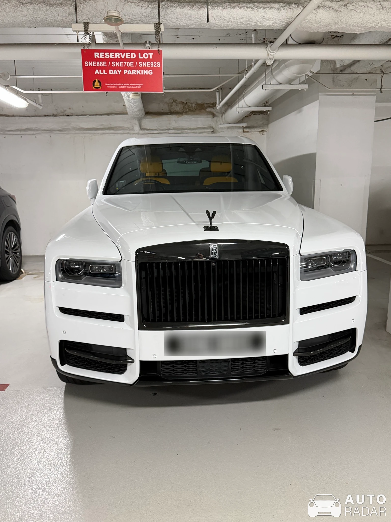 Rolls-Royce Cullinan Black Badge spotted in Singapore, 싱가포르