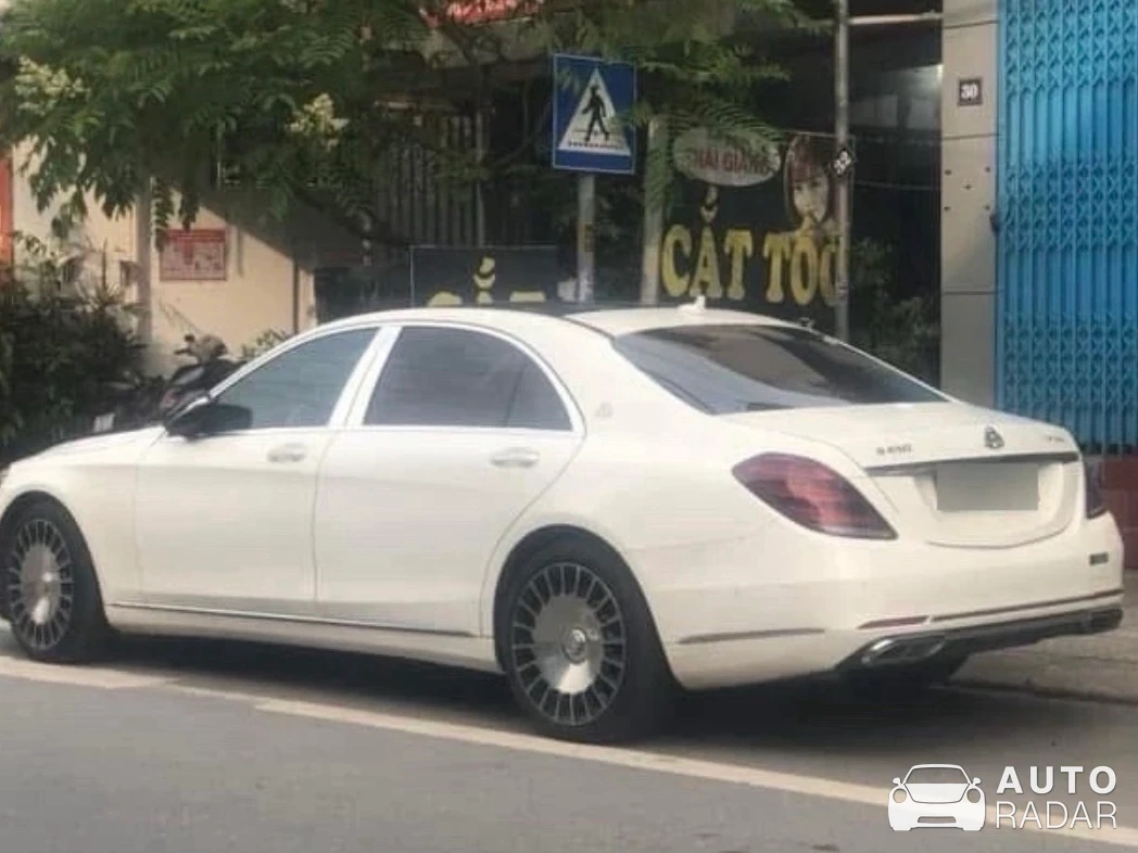 Mercedes-Maybach S 550 spotted in Thành phố Việt Trì
