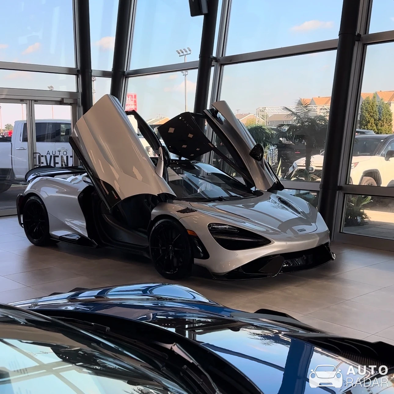 McLaren 765LT spotted in Saint-Eustache, Canada