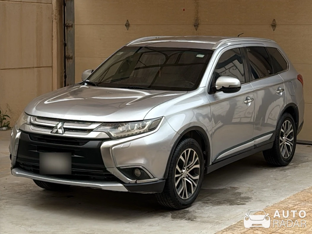 Mitsubishi Outlander spotted in Al Jubayl