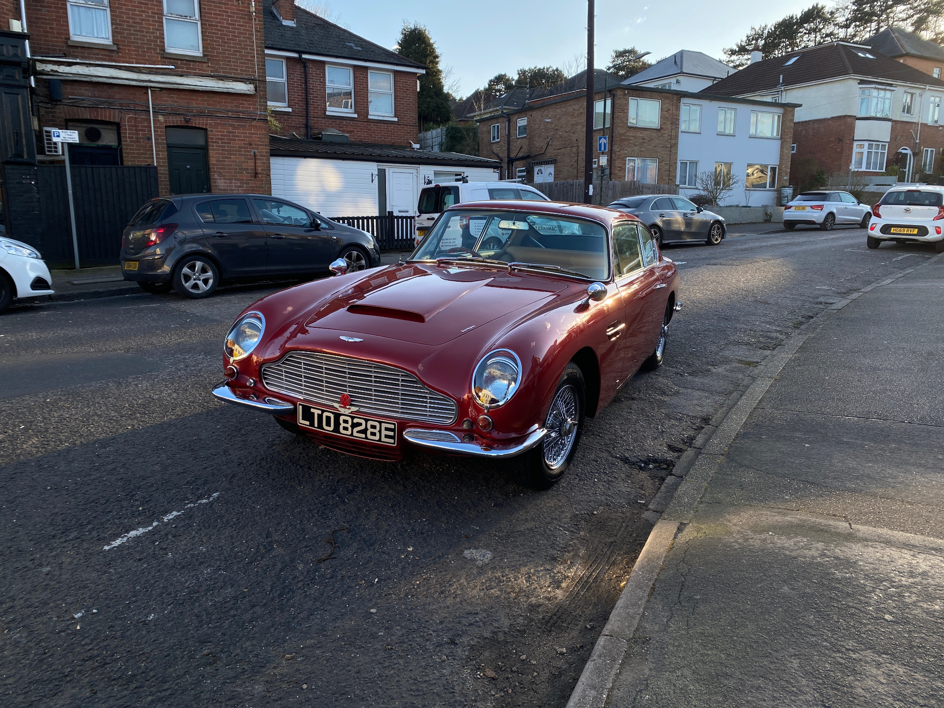 Aston Martin DB6 MKI